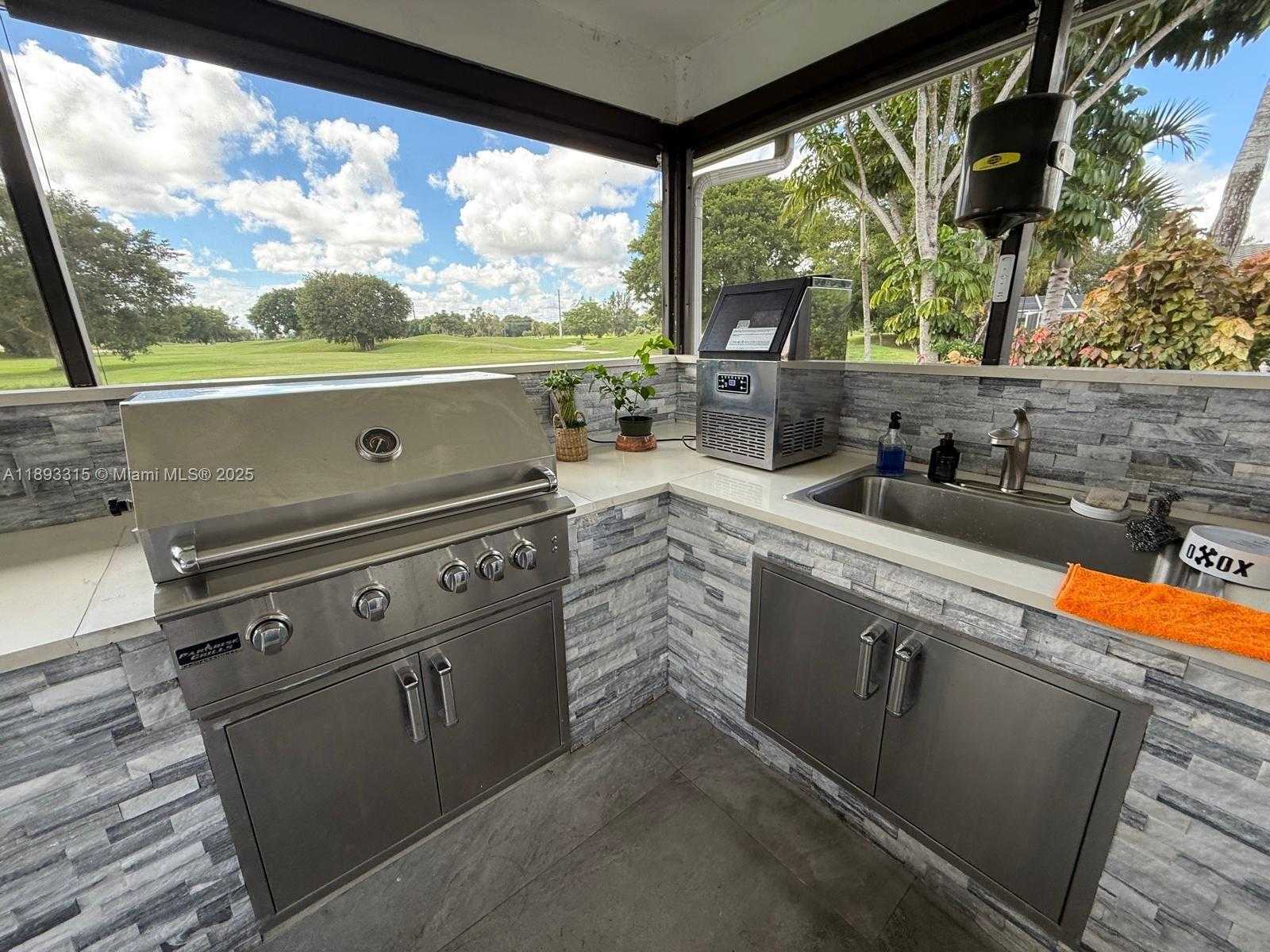 Small Image of 19150 SOUTH SAINT ANDREWS DR, Hialeah Number 67