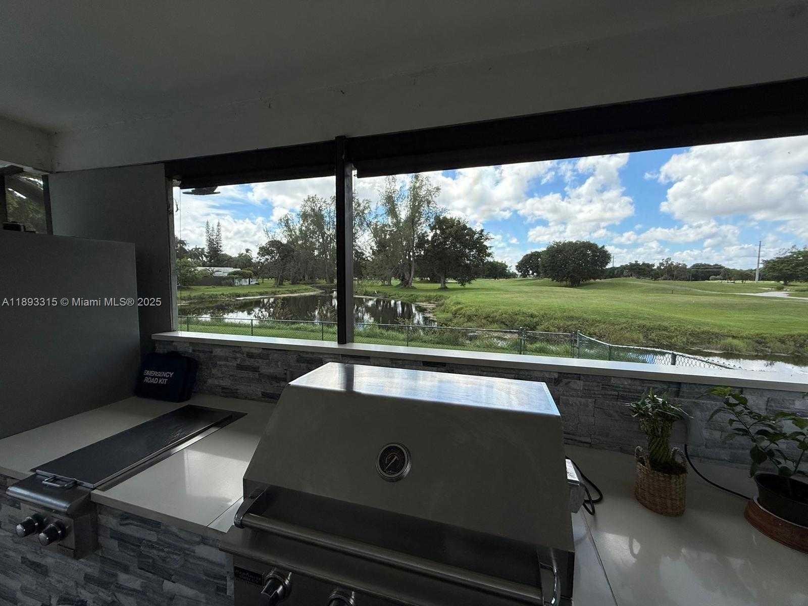 Small Image of 19150 SOUTH SAINT ANDREWS DR, Hialeah Number 68