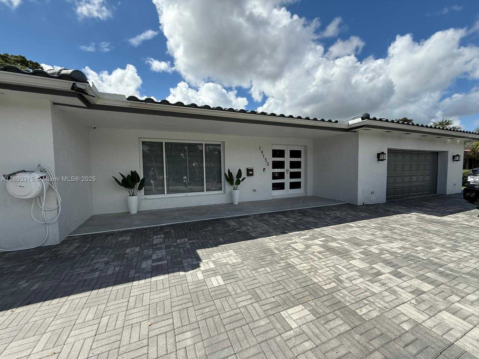Small Image of 19150 SOUTH SAINT ANDREWS DR, Hialeah Number 7