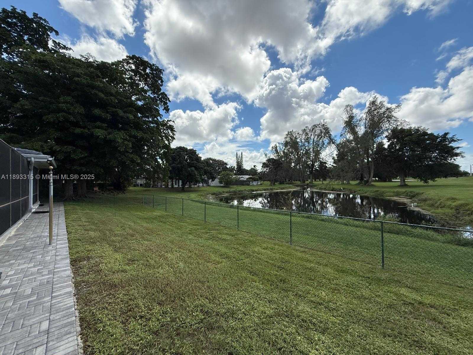 Small Image of 19150 SOUTH SAINT ANDREWS DR, Hialeah Number 70