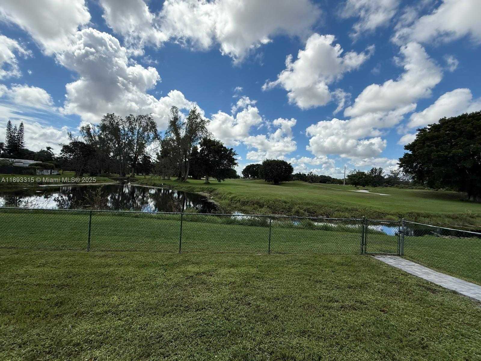 Small Image of 19150 SOUTH SAINT ANDREWS DR, Hialeah Number 71