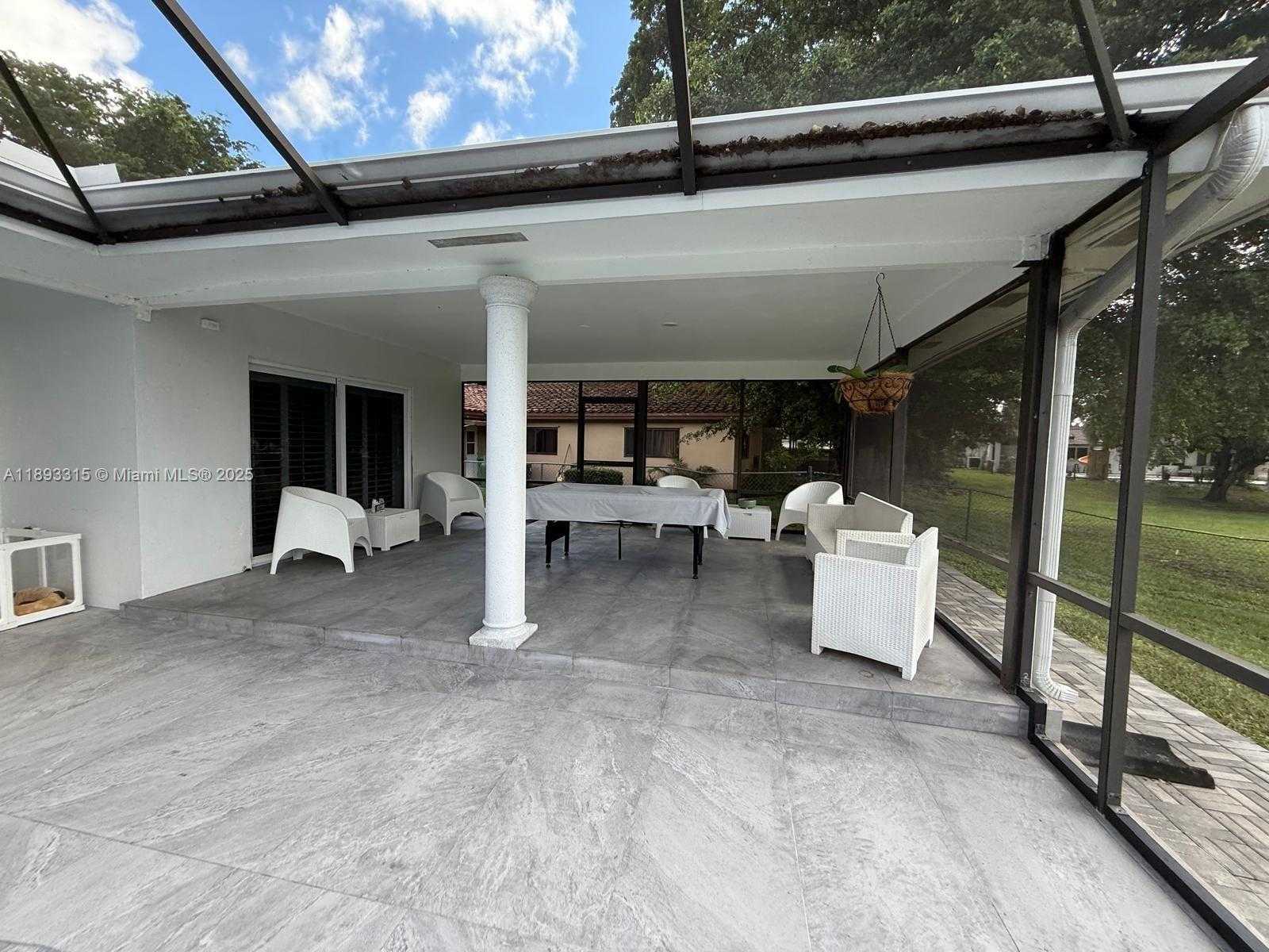 Small Image of 19150 SOUTH SAINT ANDREWS DR, Hialeah Number 74