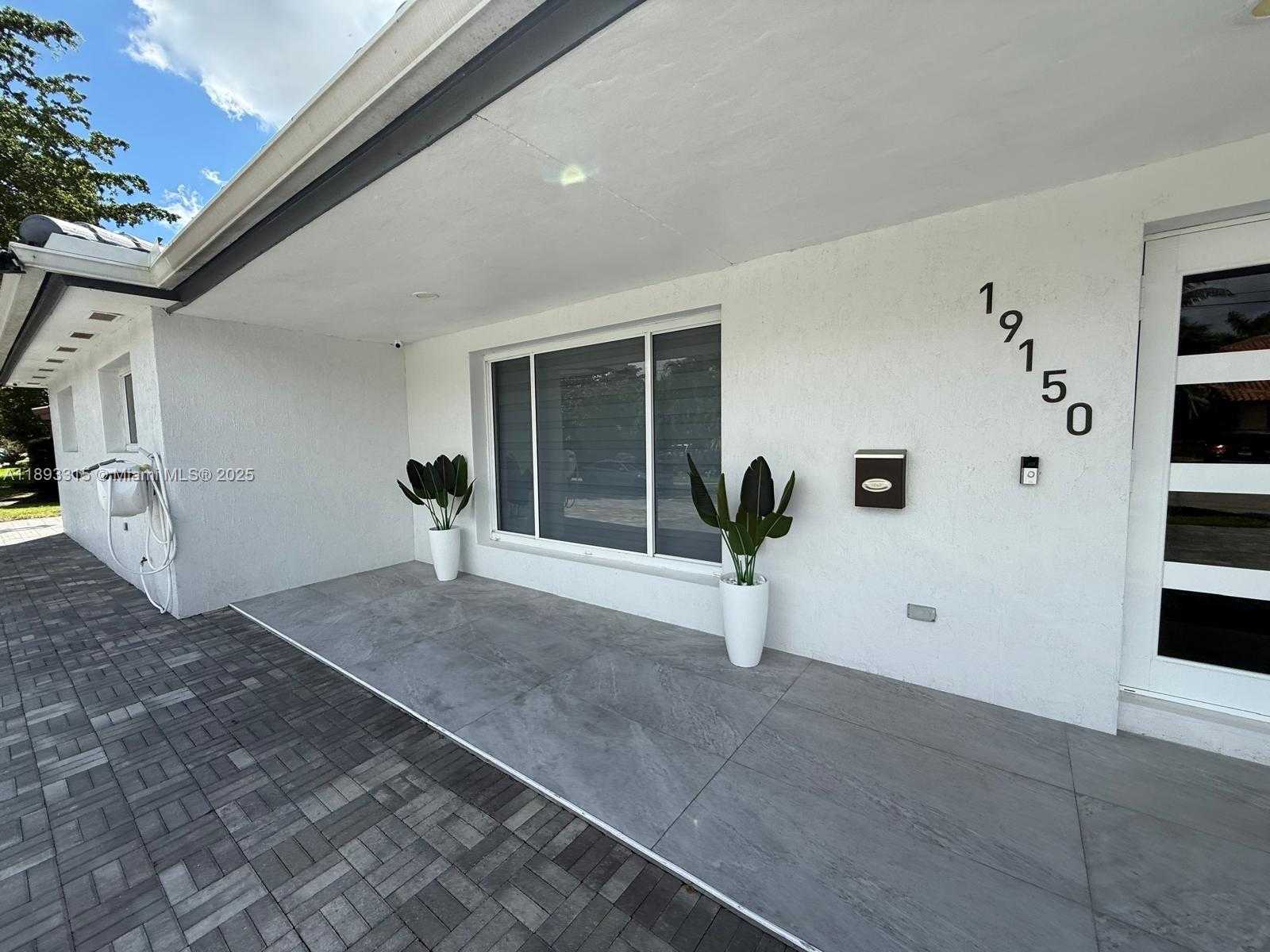 Small Image of 19150 SOUTH SAINT ANDREWS DR, Hialeah Number 8