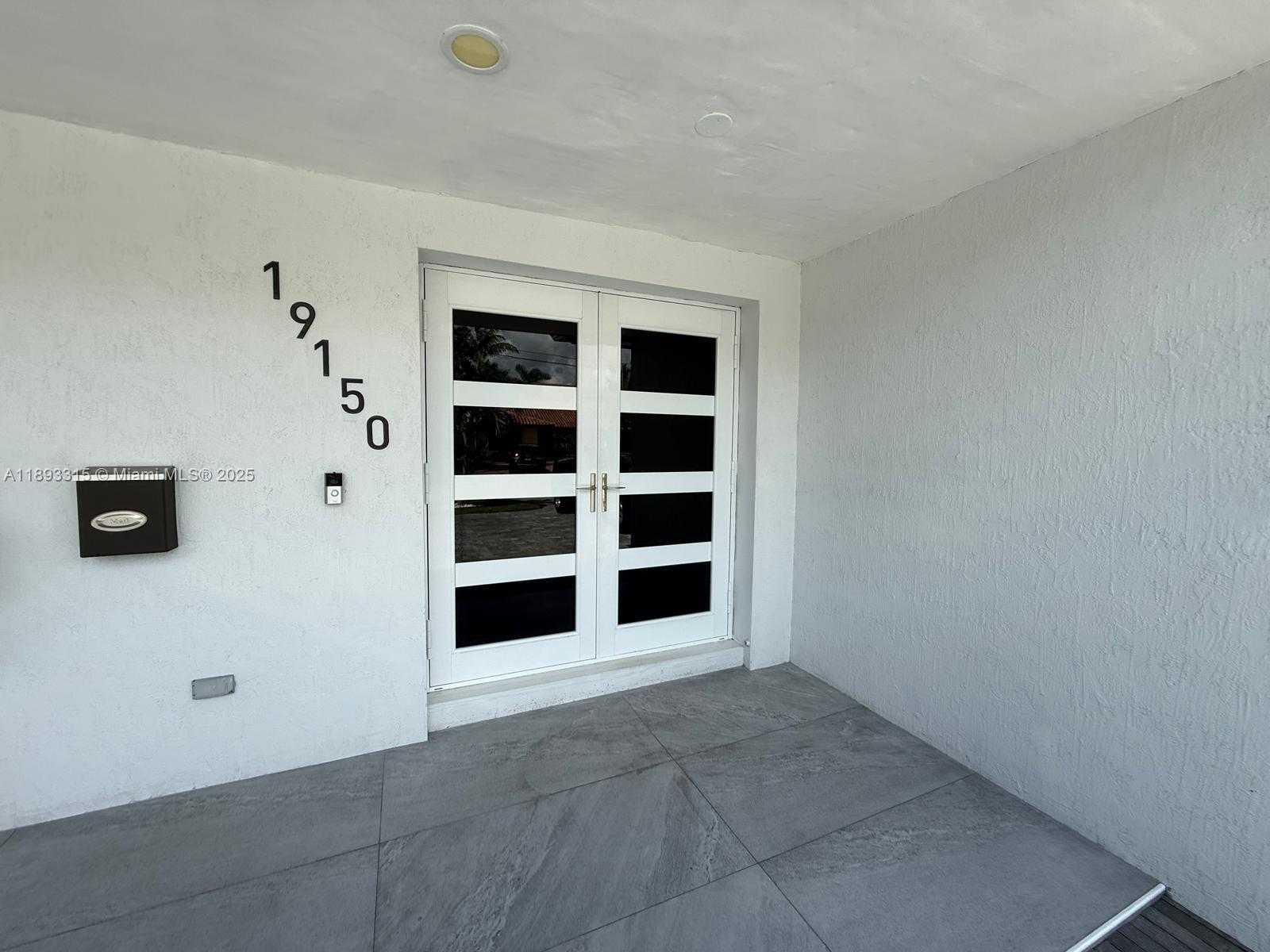 Small Image of 19150 SOUTH SAINT ANDREWS DR, Hialeah Number 9