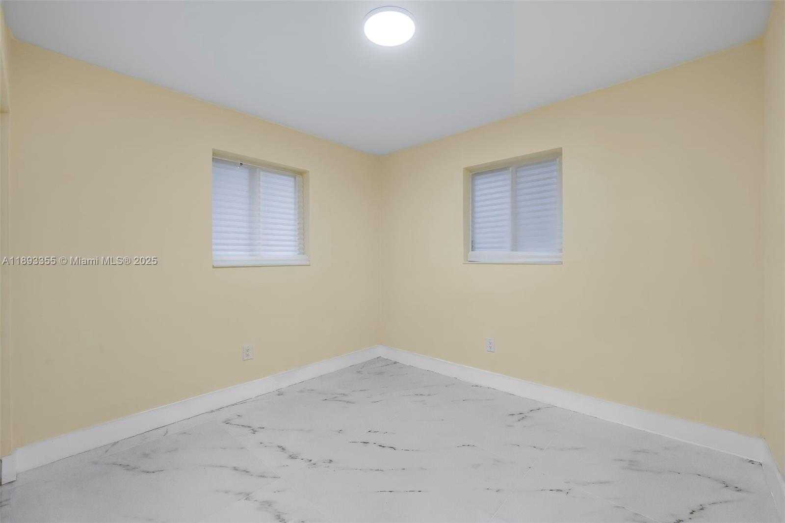 Small Image of 18931 NORTH WEST 44TH AVE, Miami Gardens Number 10