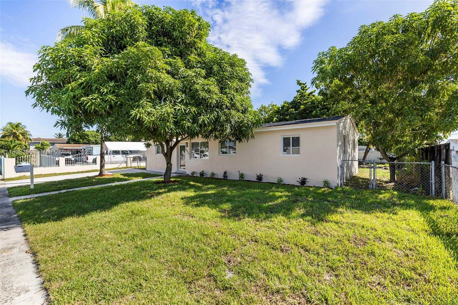 Small Image of 18931 NORTH WEST 44TH AVE, Miami Gardens Number 18