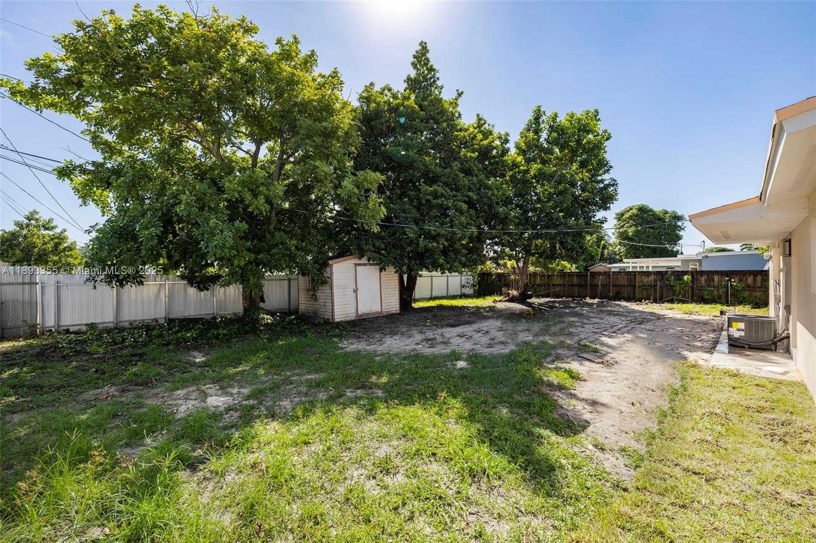 Small Image of 18931 NORTH WEST 44TH AVE, Miami Gardens Number 21