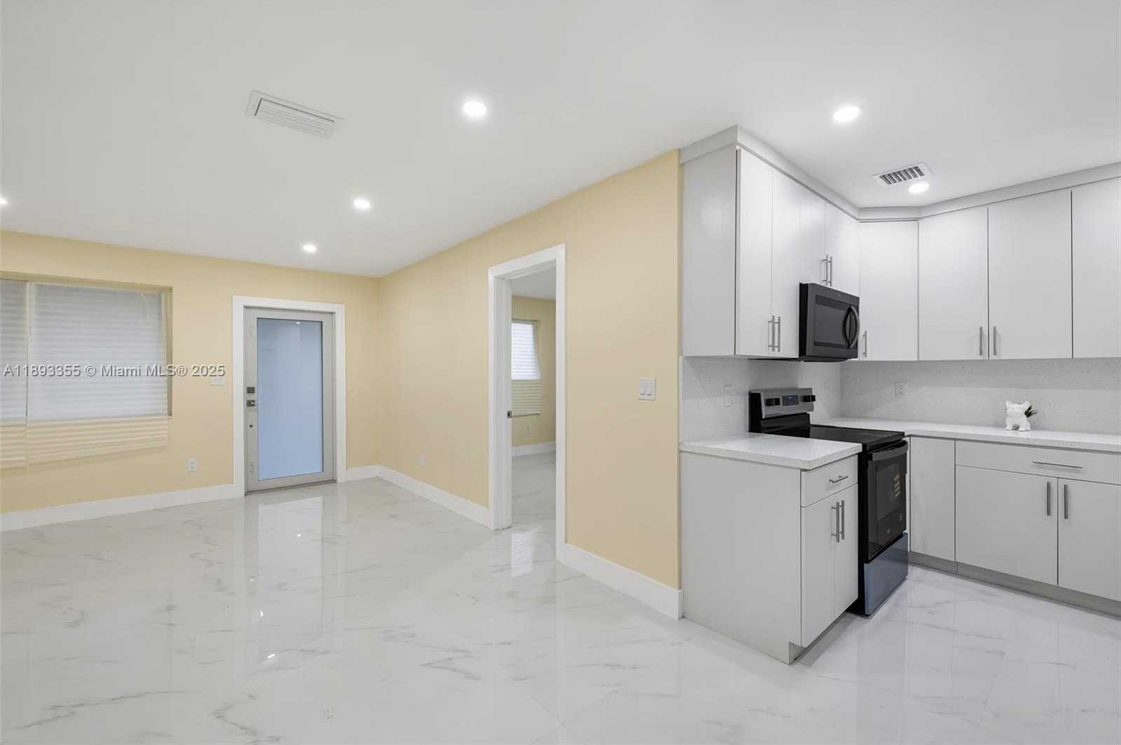 Small Image of 18931 NORTH WEST 44TH AVE, Miami Gardens Number 3