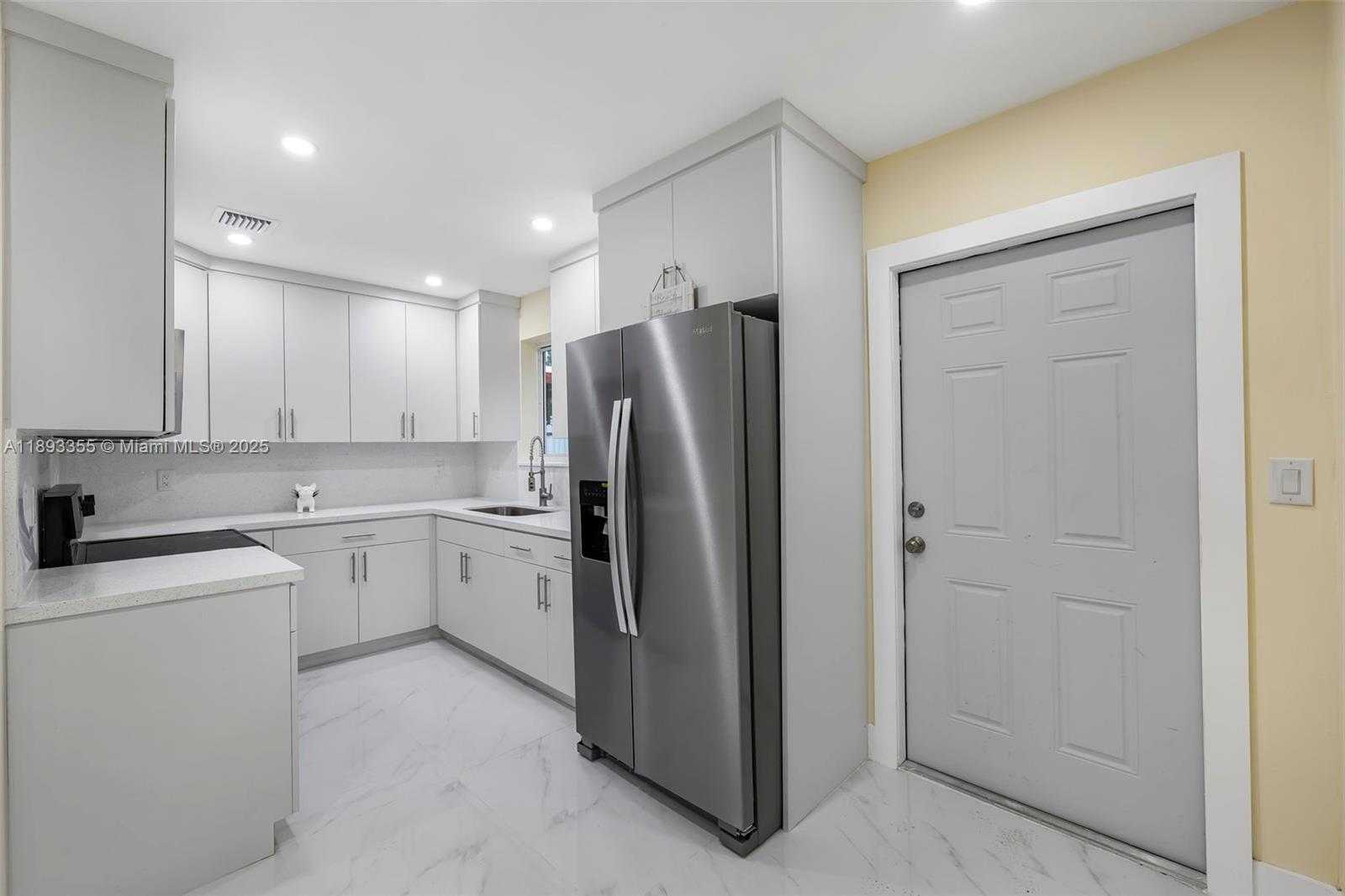 Small Image of 18931 NORTH WEST 44TH AVE, Miami Gardens Number 4