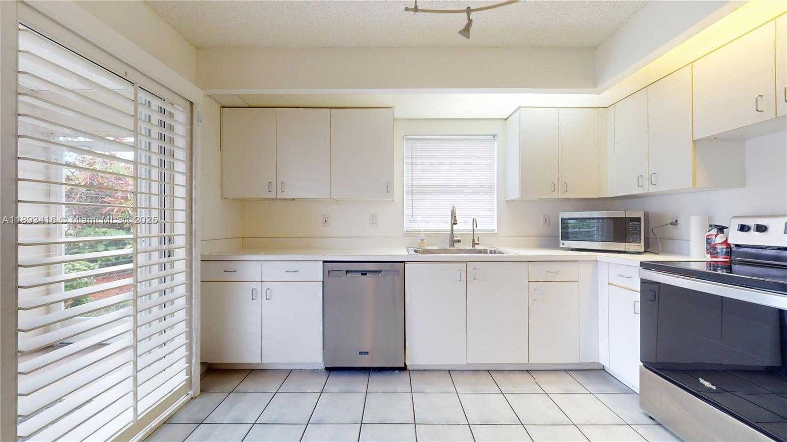 Small Image of 480 SOUTH EAST 21ST LN, Homestead Number 8