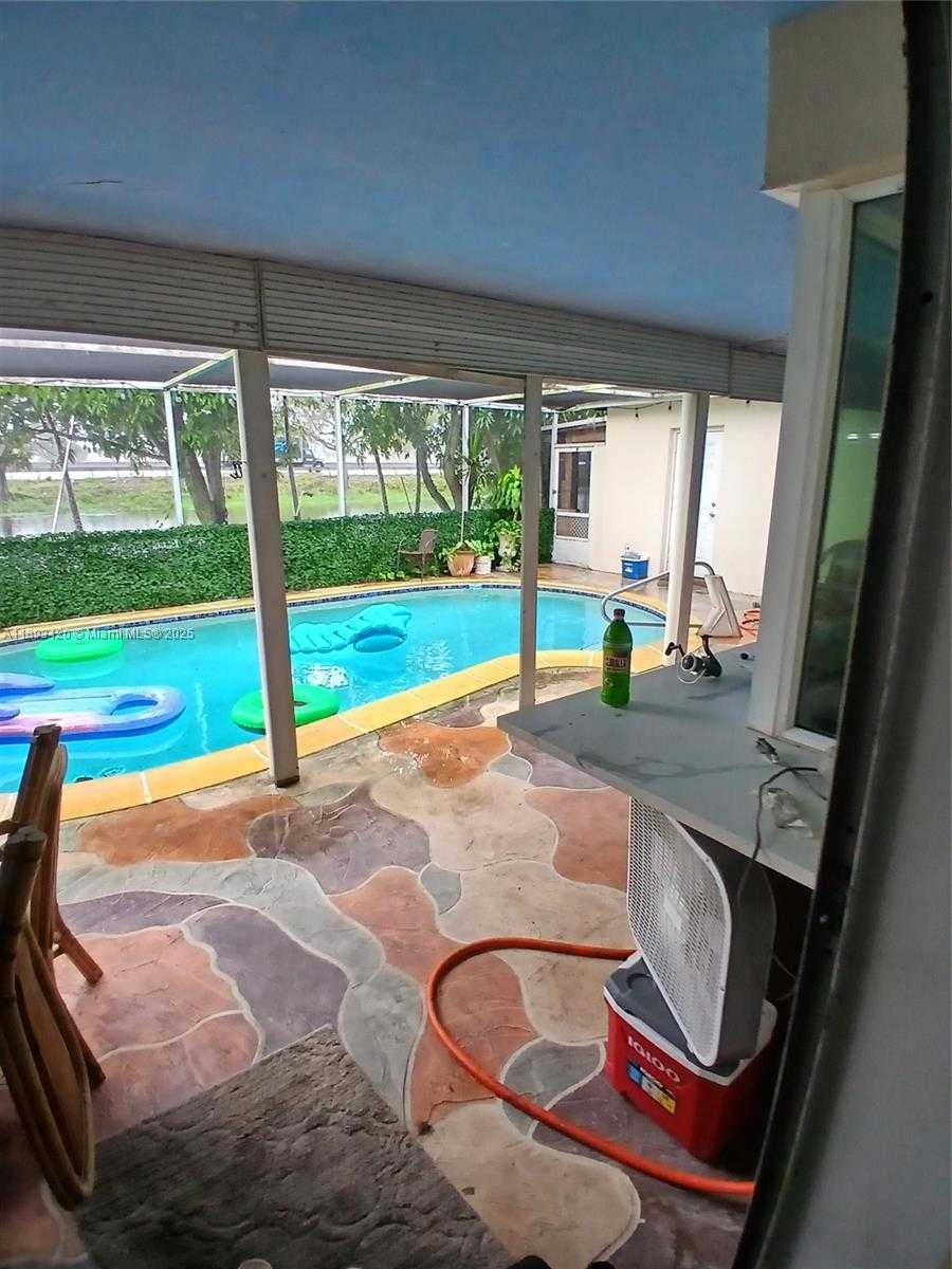 Small Image of 3309 ACAPULCO DR, Miramar Number 2