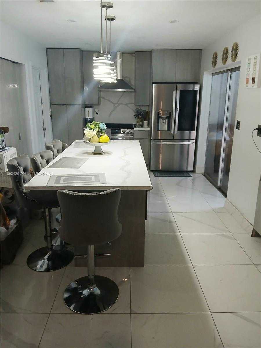 Small Image of 3309 ACAPULCO DR, Miramar Number 3