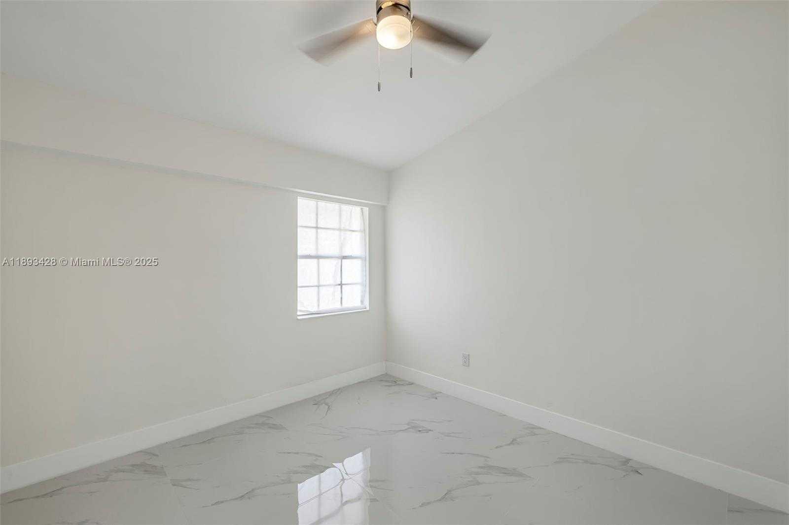Small Image of 19611 NORTH WEST 4TH AVE, Miami Gardens Number 15