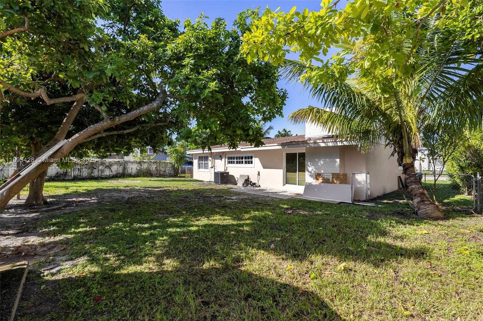 Small Image of 19611 NORTH WEST 4TH AVE, Miami Gardens Number 27