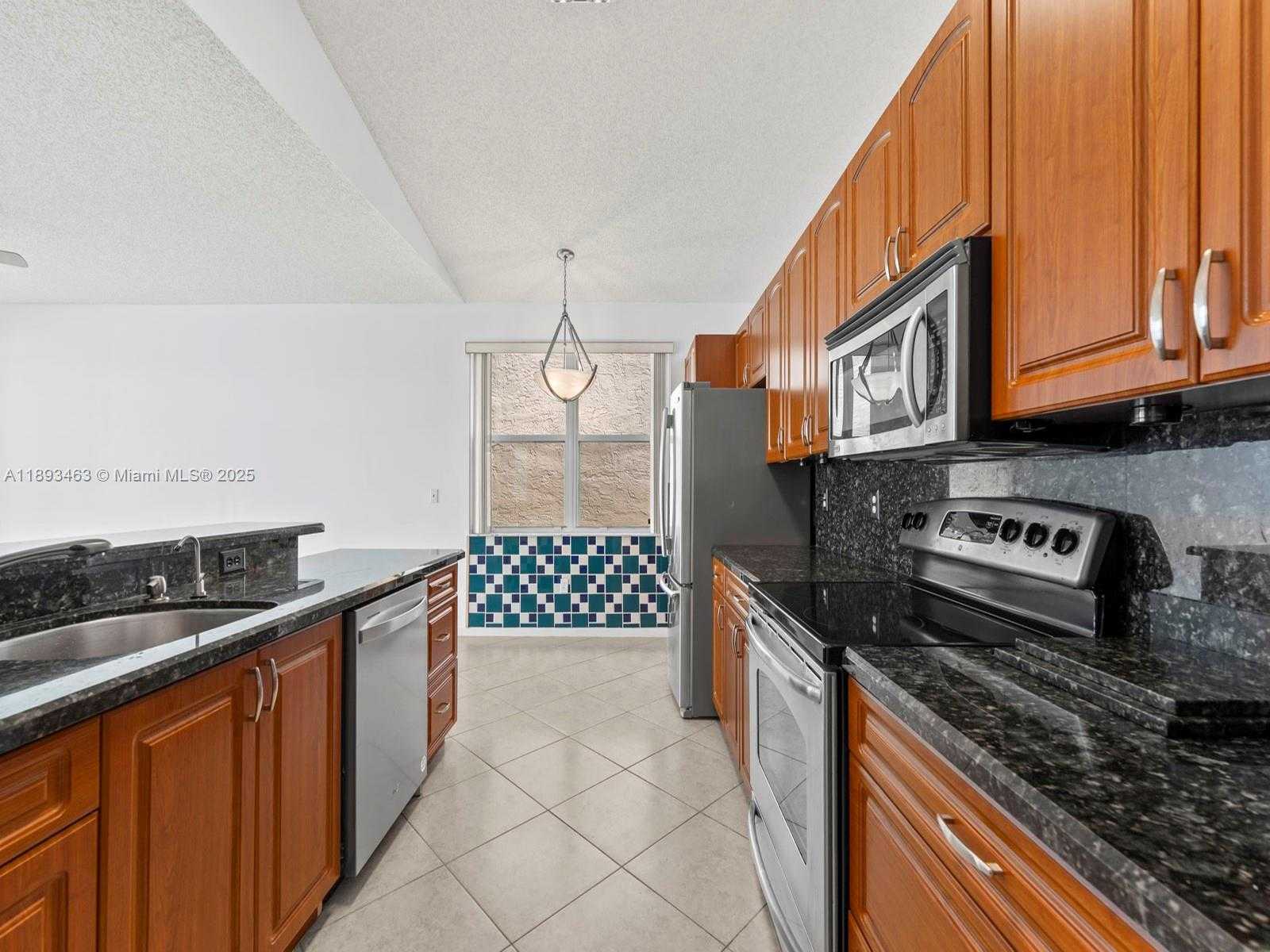 Small Image of 15181 NORTH WEST 6TH CT, Pembroke Pines Number 12
