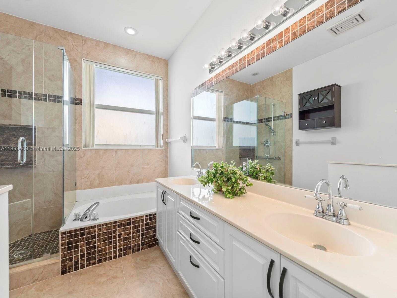 Small Image of 15181 NORTH WEST 6TH CT, Pembroke Pines Number 23