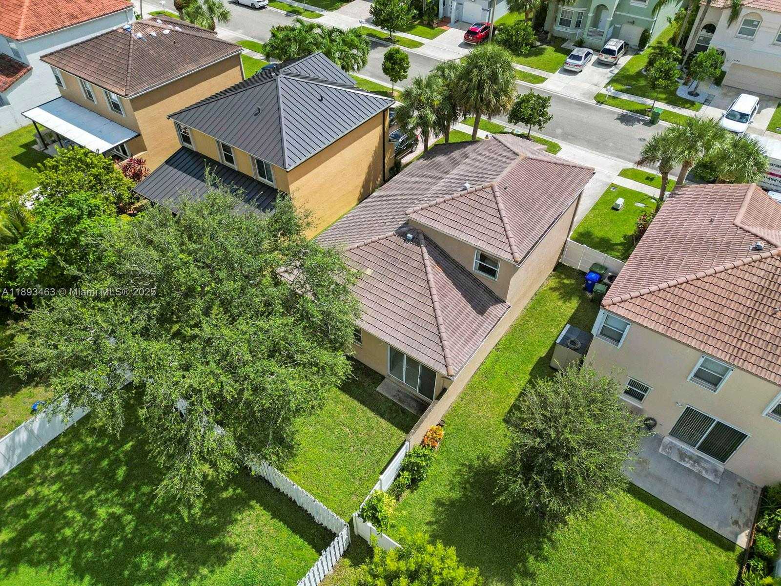 Small Image of 15181 NORTH WEST 6TH CT, Pembroke Pines Number 35