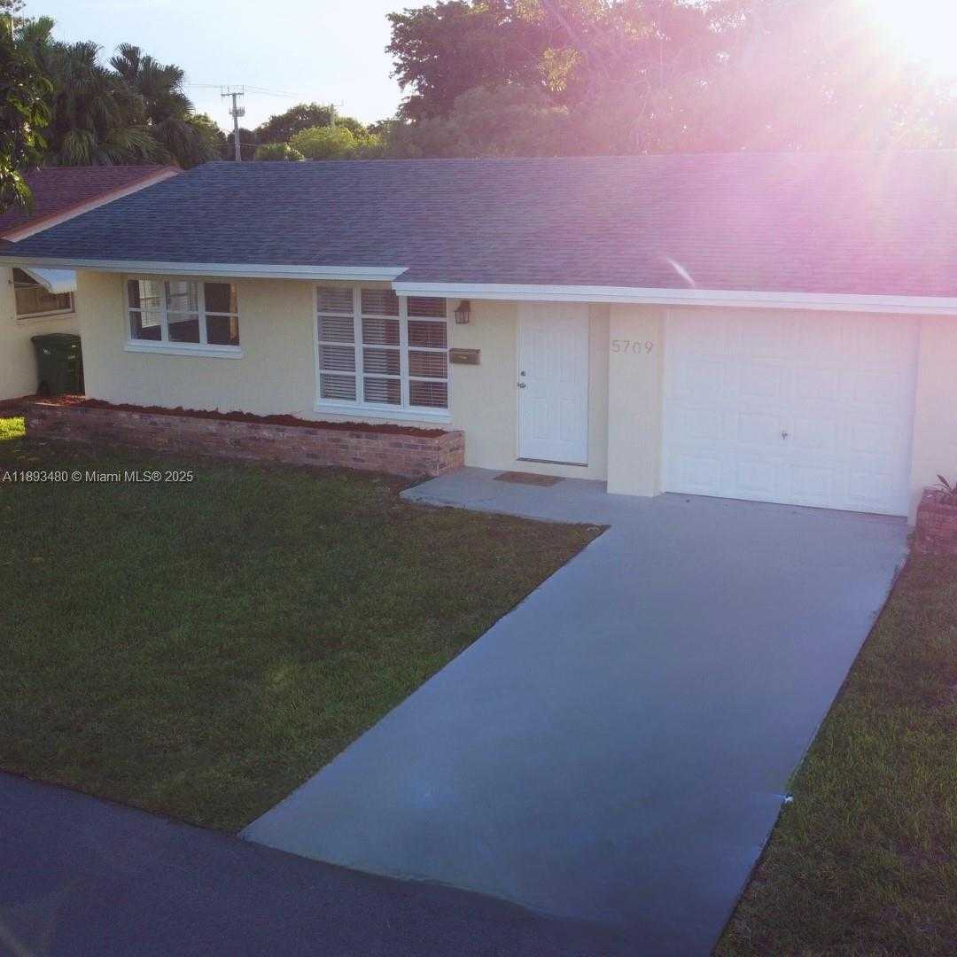 Small Image of 5709 NORTH WEST 64TH WAY, Tamarac Number 3
