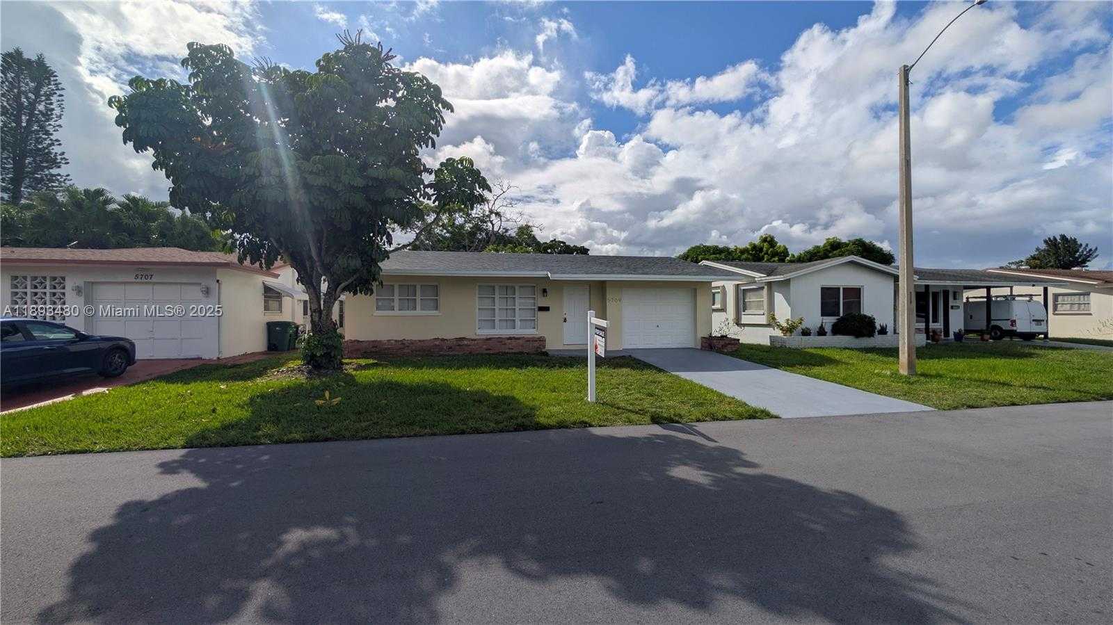 Small Image of 5709 NORTH WEST 64TH WAY, Tamarac Number 5