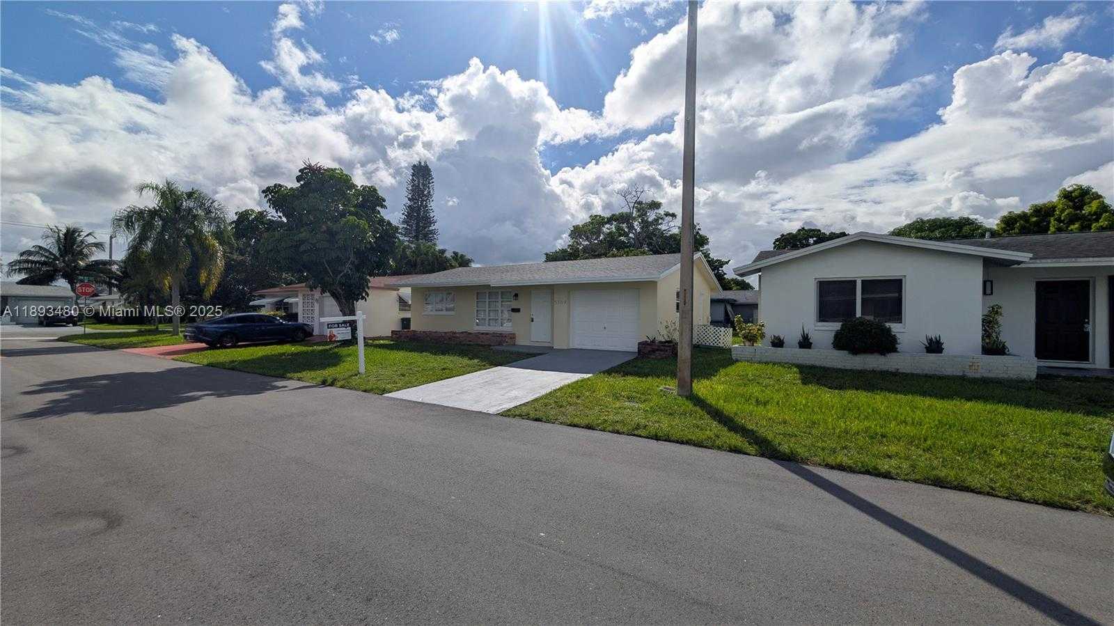 Small Image of 5709 NORTH WEST 64TH WAY, Tamarac Number 7