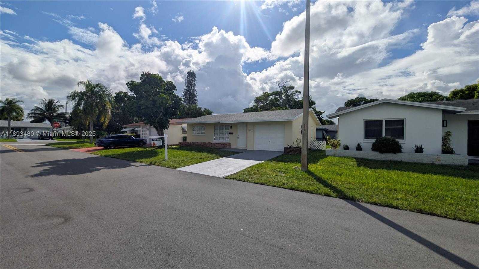 Small Image of 5709 NORTH WEST 64TH WAY, Tamarac Number 8