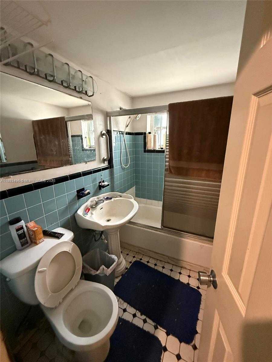 Small Image of 17201 NORTH WEST 42ND AVE, Miami Gardens Number 4