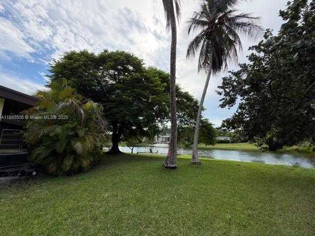 Small Image of 11820 SOUTH WEST 69TH CT, Pinecrest Number 10