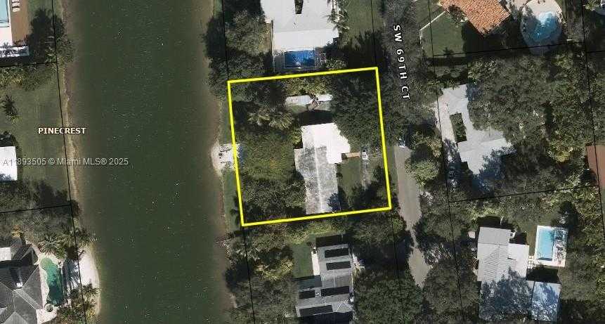 Small Image of 11820 SOUTH WEST 69TH CT, Pinecrest Number 12