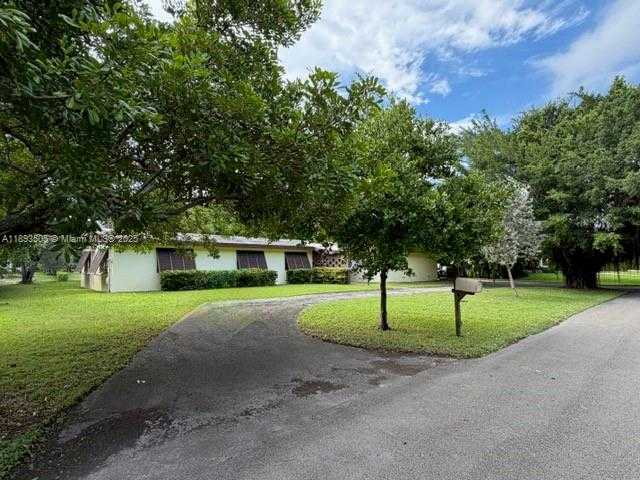 Small Image of 11820 SOUTH WEST 69TH CT, Pinecrest Number 13