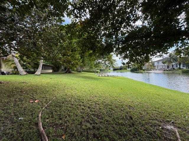 Small Image of 11820 SOUTH WEST 69TH CT, Pinecrest Number 7