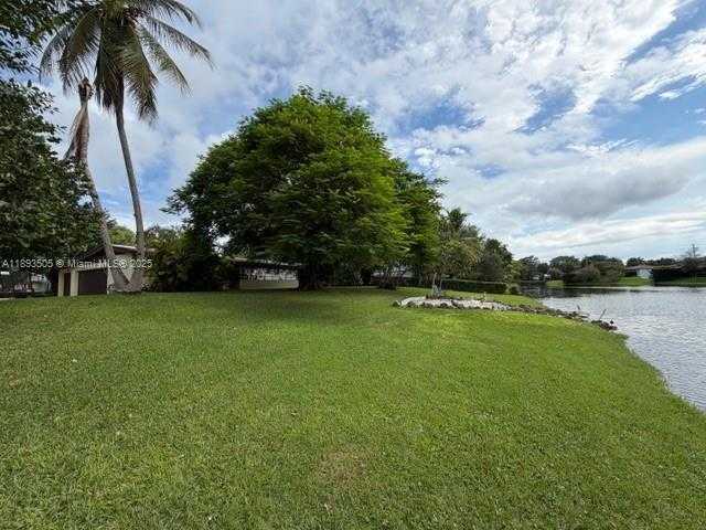 Small Image of 11820 SOUTH WEST 69TH CT, Pinecrest Number 8