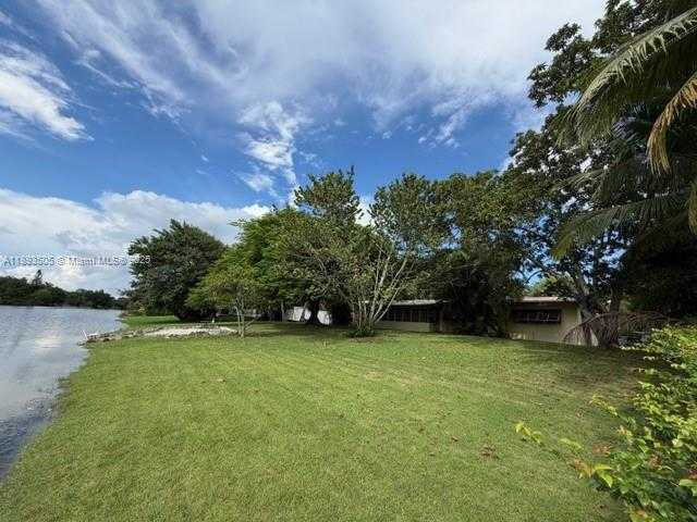 Small Image of 11820 SOUTH WEST 69TH CT, Pinecrest Number 9