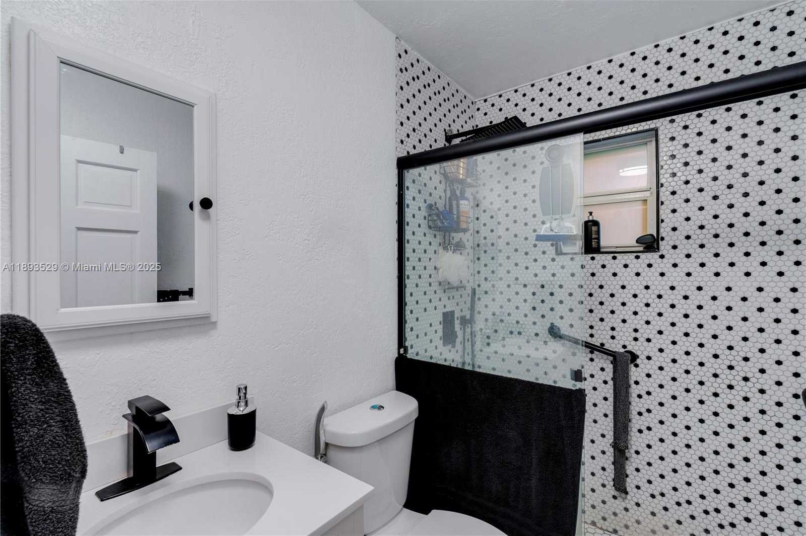 Small Image of 940 EAST 21ST ST, Hialeah Number 11