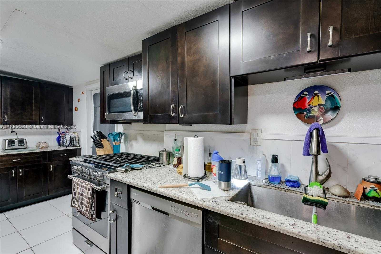 Small Image of 940 EAST 21ST ST, Hialeah Number 12