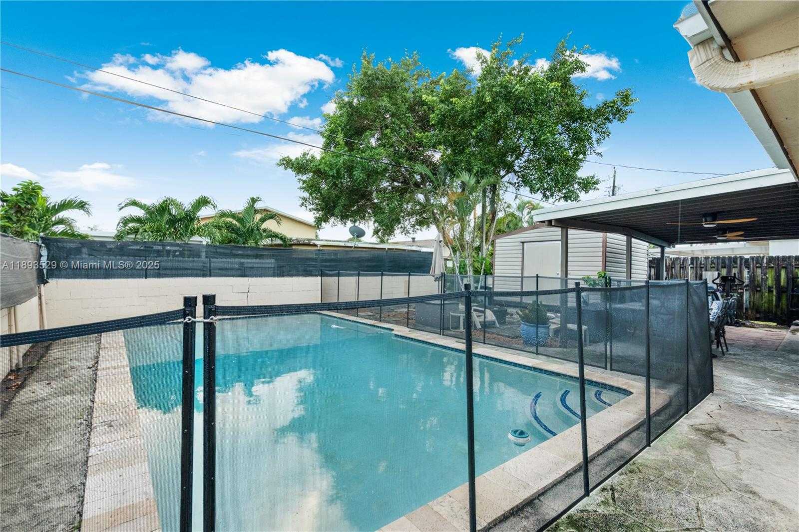 Small Image of 940 EAST 21ST ST, Hialeah Number 5