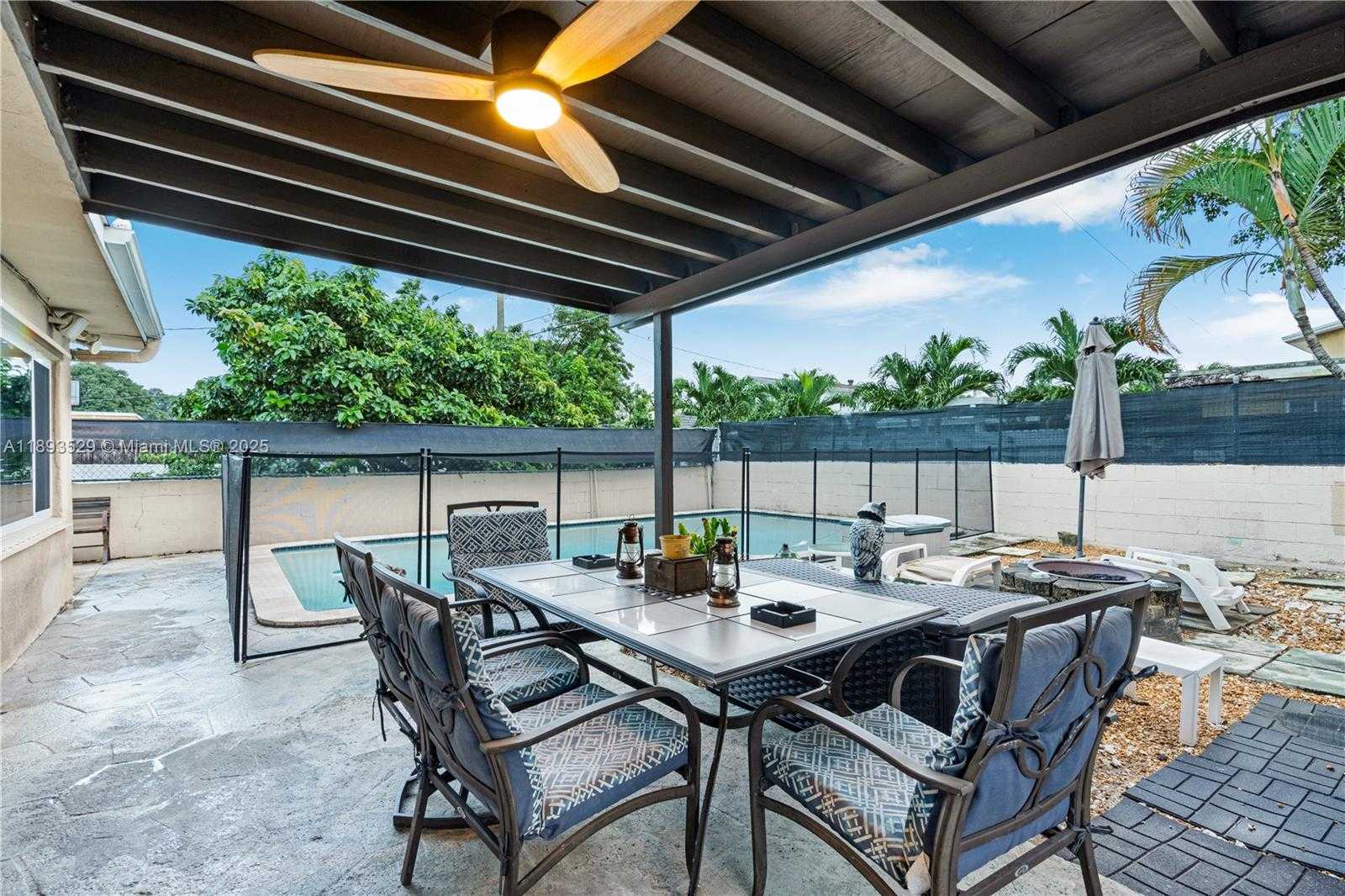 Small Image of 940 EAST 21ST ST, Hialeah Number 7