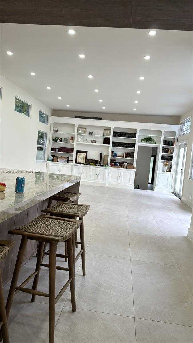 Small Image of 1333 MONROE ST, Hollywood Number 3