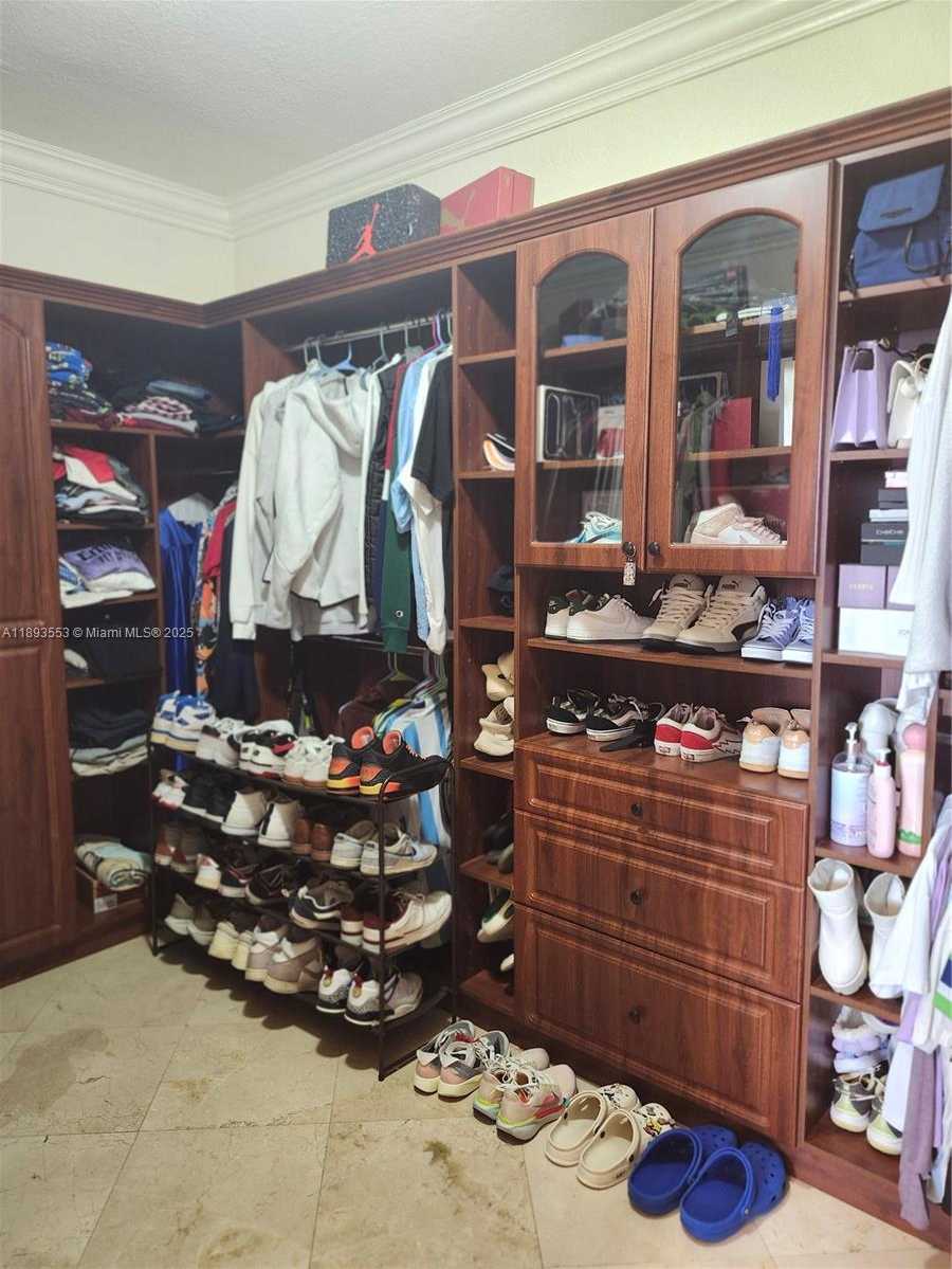 Small Image of 18031 NORTH WEST 87TH CT, Hialeah Number 13