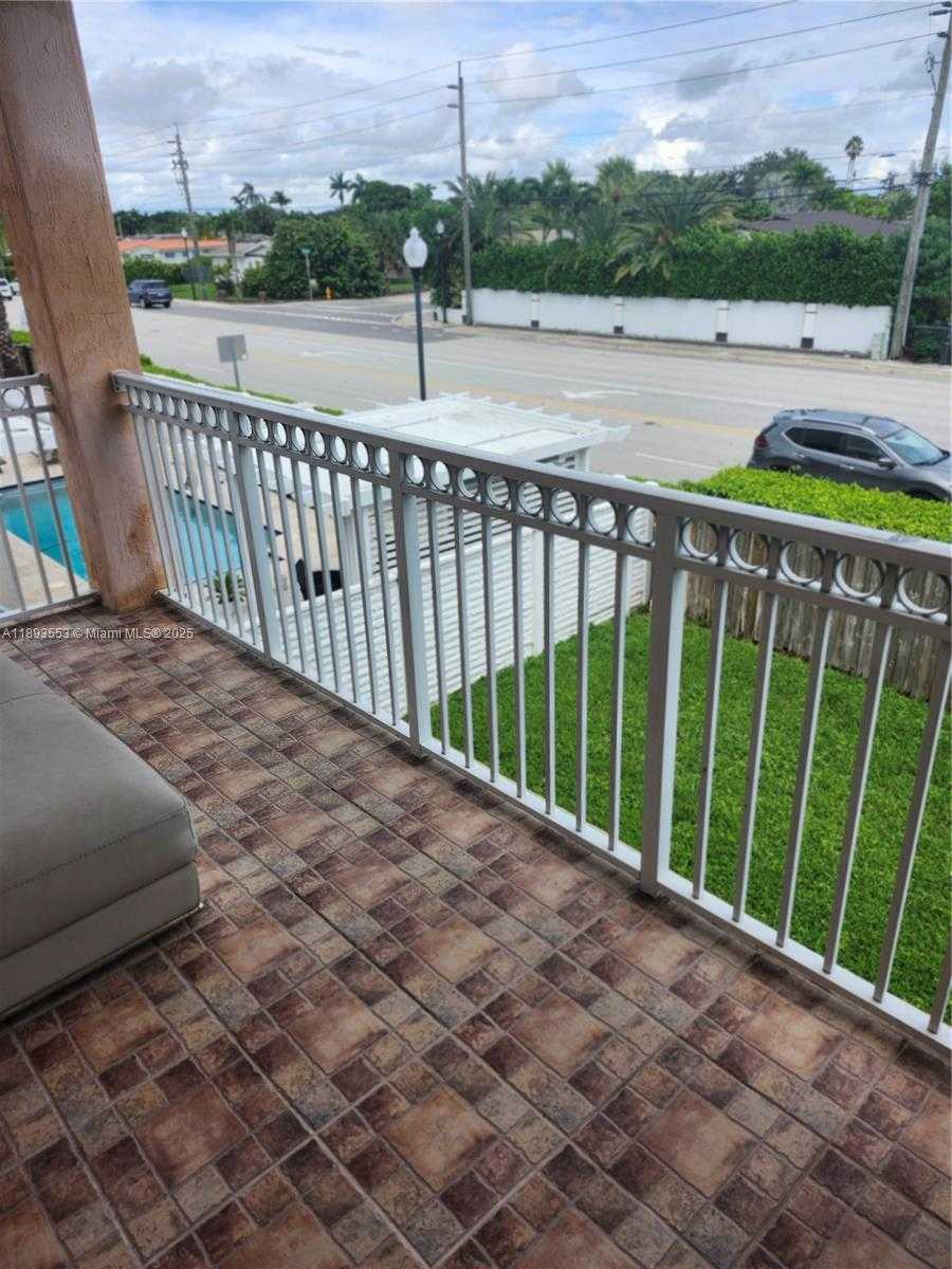 Small Image of 18031 NORTH WEST 87TH CT, Hialeah Number 14