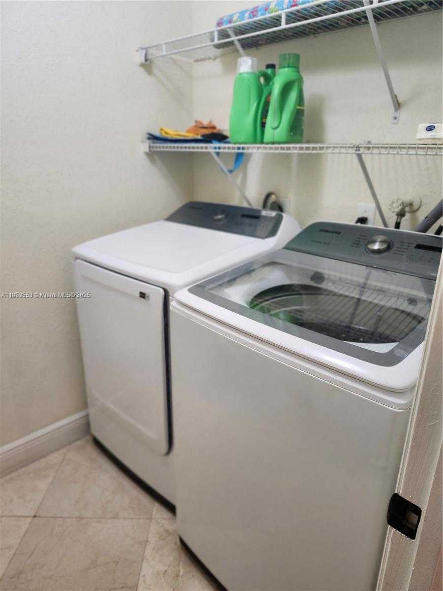 Small Image of 18031 NORTH WEST 87TH CT, Hialeah Number 19