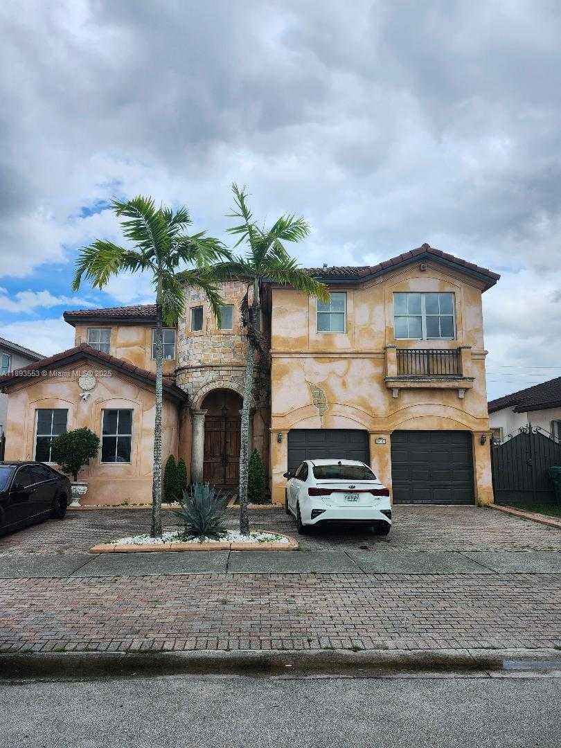 Small Image of 18031 NORTH WEST 87TH CT, Hialeah Number 2
