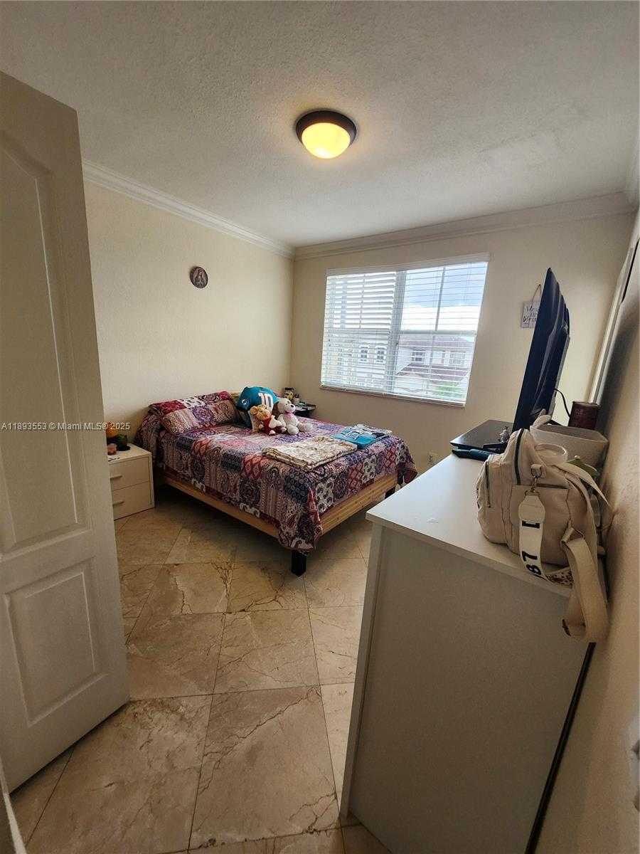 Small Image of 18031 NORTH WEST 87TH CT, Hialeah Number 21
