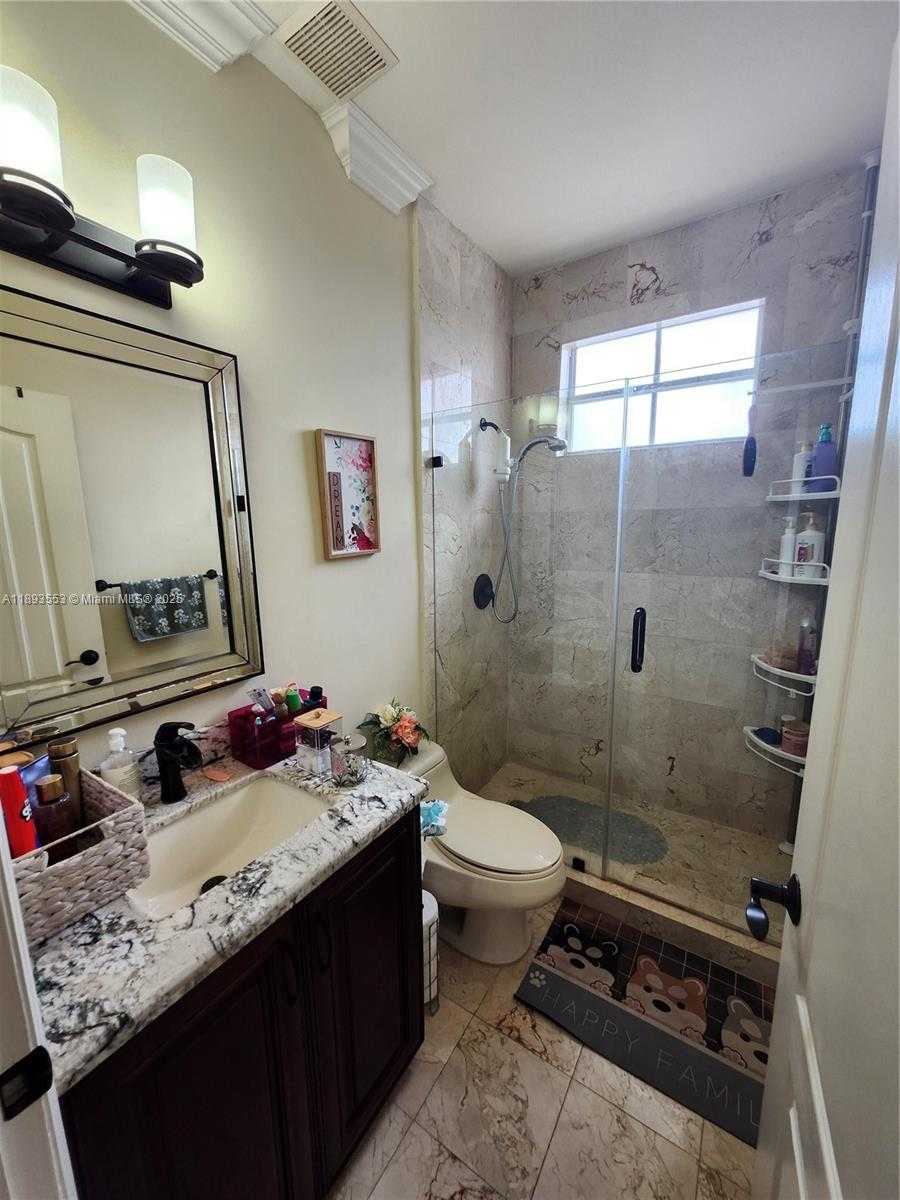 Small Image of 18031 NORTH WEST 87TH CT, Hialeah Number 24