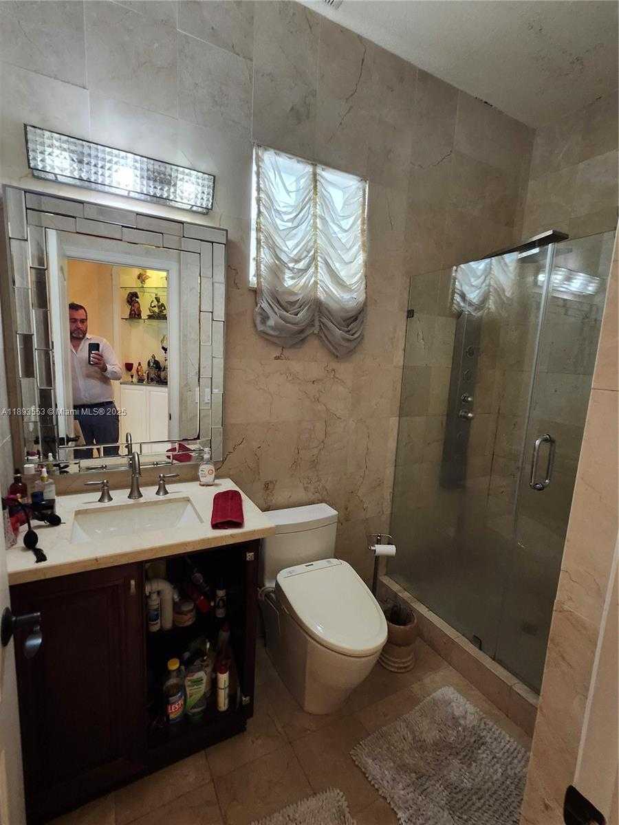 Small Image of 18031 NORTH WEST 87TH CT, Hialeah Number 29