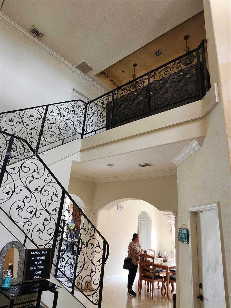 Small Image of 18031 NORTH WEST 87TH CT, Hialeah Number 3