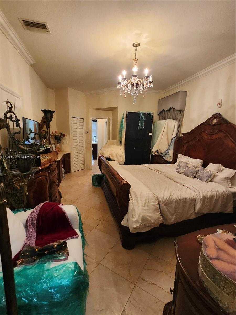 Small Image of 18031 NORTH WEST 87TH CT, Hialeah Number 30