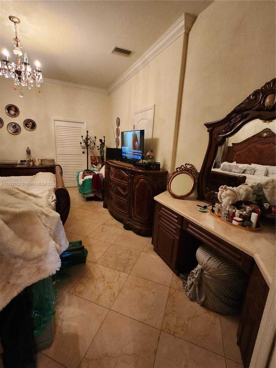 Small Image of 18031 NORTH WEST 87TH CT, Hialeah Number 32