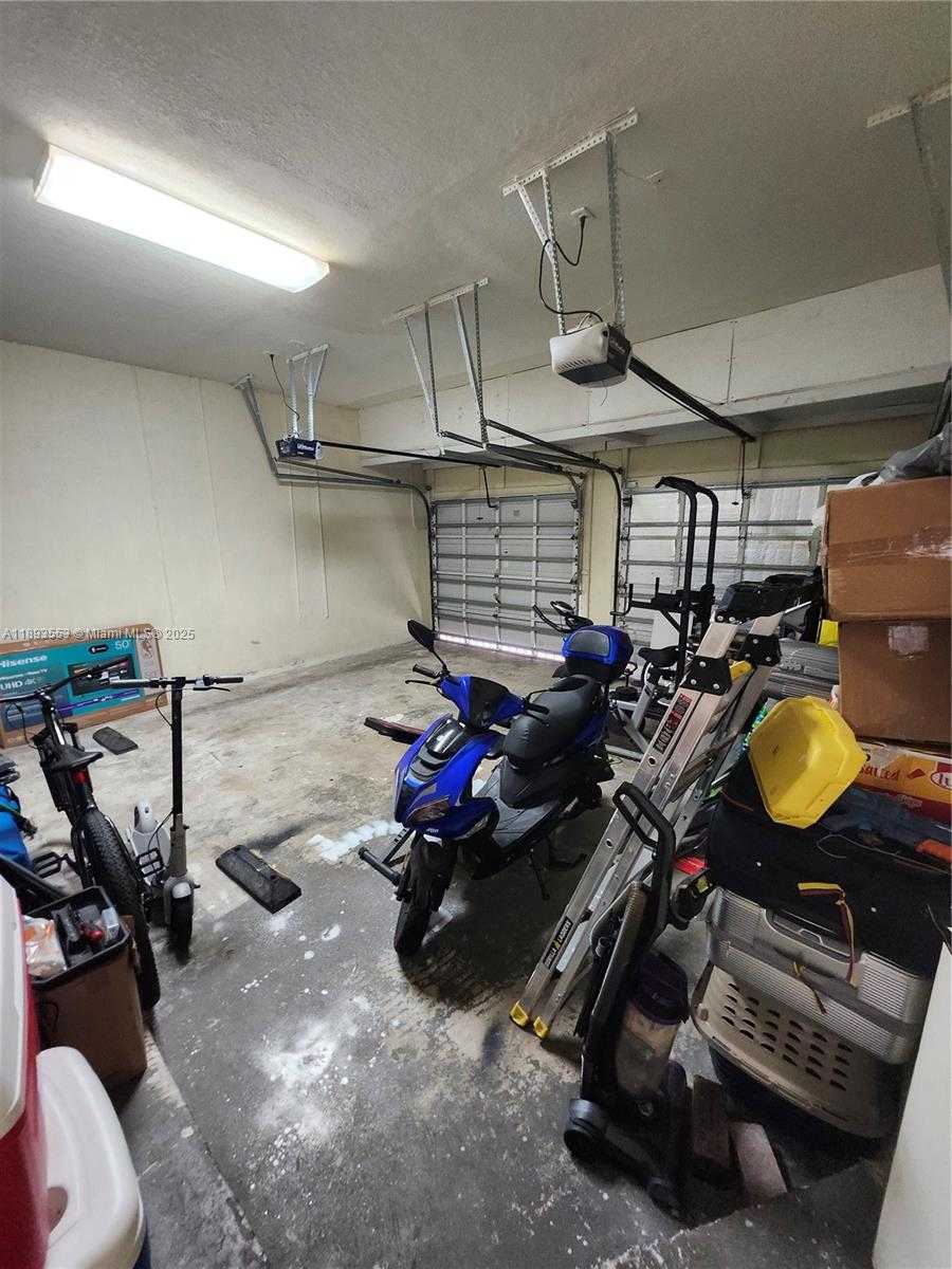 Small Image of 18031 NORTH WEST 87TH CT, Hialeah Number 35