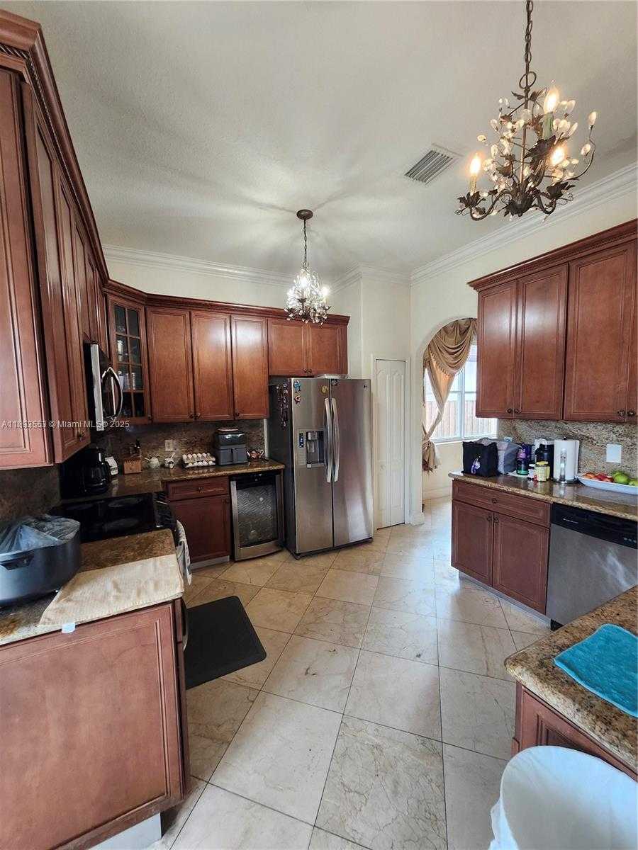 Small Image of 18031 NORTH WEST 87TH CT, Hialeah Number 36
