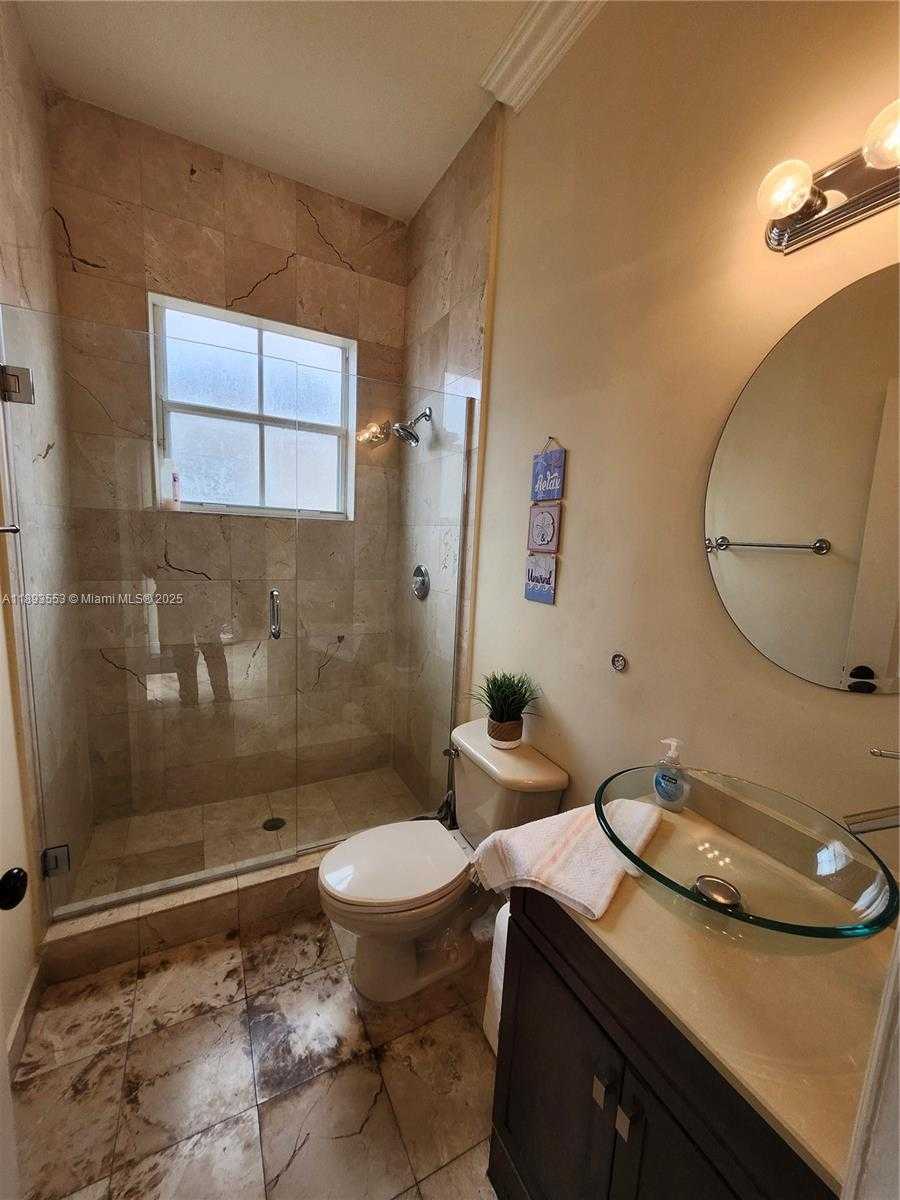 Small Image of 18031 NORTH WEST 87TH CT, Hialeah Number 37